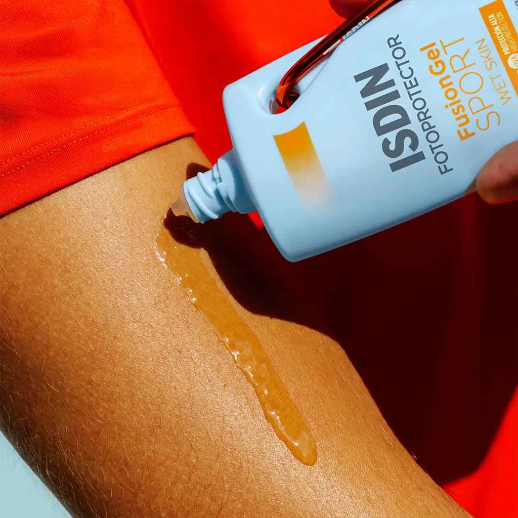 ISDIN Fotoprotector Fusion Gel SPORT Wet skin, zaščitni gel za telo pred soncem za športne aktivnosti - ZF50 (100 ml)