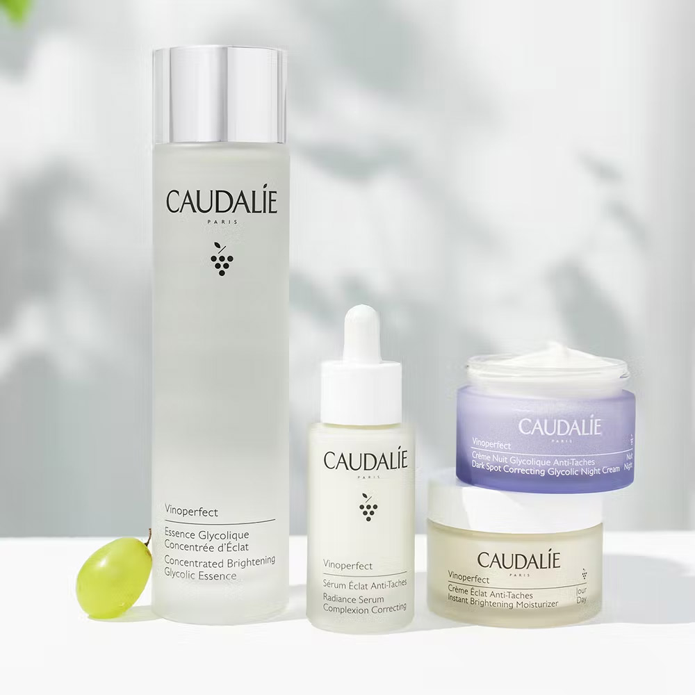 Caudalie Vinoperfect, radiance serum za korekcijo barve polti (30 ml)