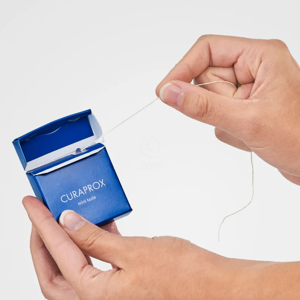 Curaprox DF850, povoščena zobna nitka - okus mete (50 ml)