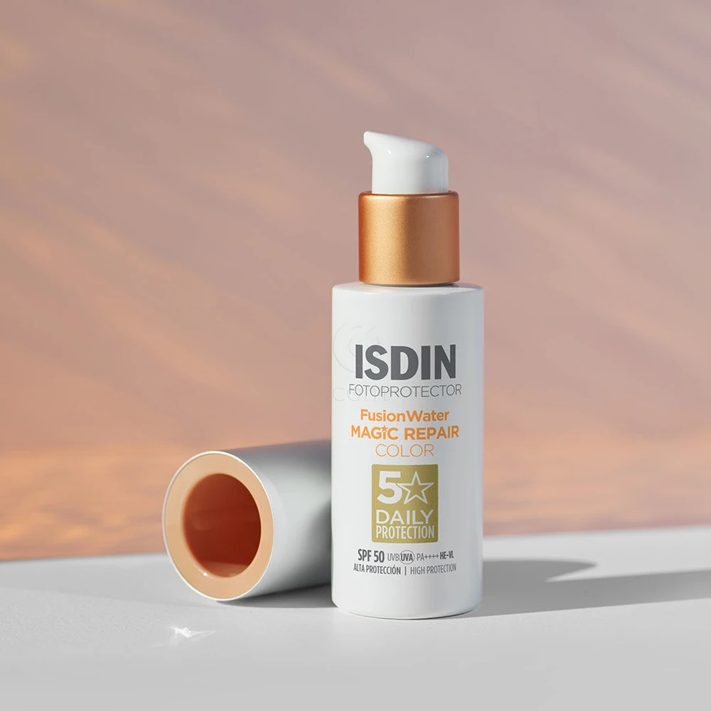 ISDIN Fotoprotector Fusion Water Magic Repair, izjemno lahka obarvana krema - ZF50 (50 ml)