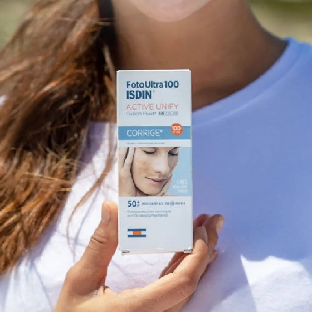 ISDIN Fotoultra 100 Active Unify, obarvan fluid za zaščito pred soncem - ZF 50+ (50 ml)