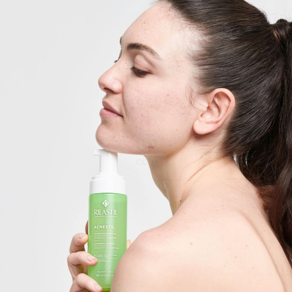 Rilastil Acnestil, čistilna pena (165 ml)