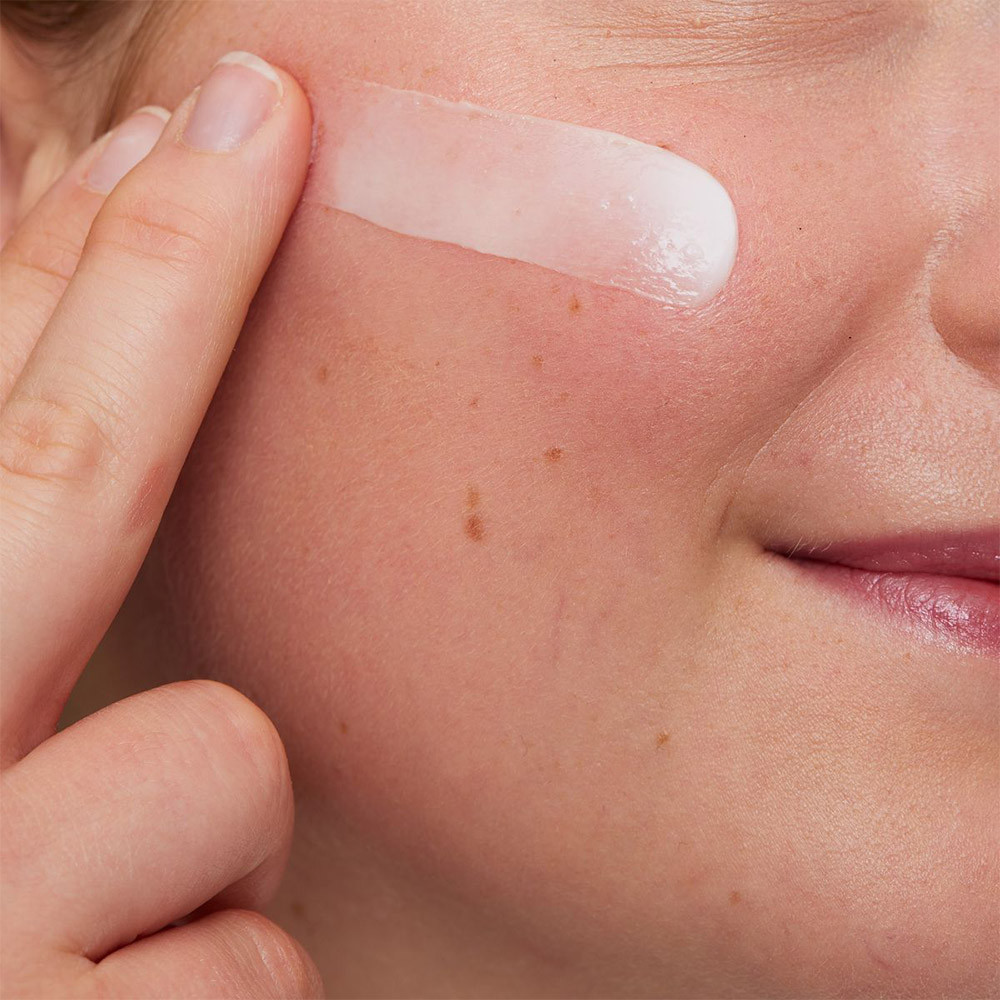 CeraVe, vlažilni serum s hialuronsko kislino (30 ml)