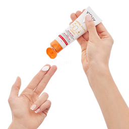 Vichy Capital Soleil,krema za zaščito pred soncem z anti-age učinkom za obraz ZF50 (50 ml)