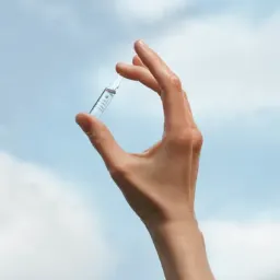 Dr. Hauschka, ampule za pomiritev in ravnovesje - nega občutljive kože (7 x 2 ml)
