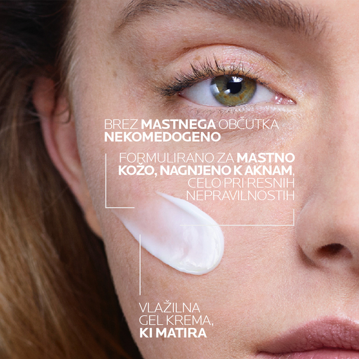 Nanašanje vlažilne gel kreme Effaclar Duo+M na obraz